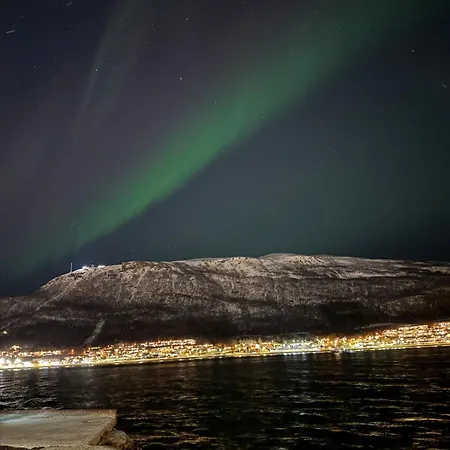 Northern Lights Entire * ترومسو